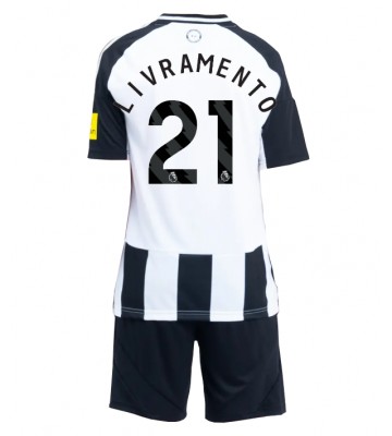 Newcastle United Tino Livramento #21 Primera Equipación Niños 2024-25 Manga Corta (+ Pantalones cortos)